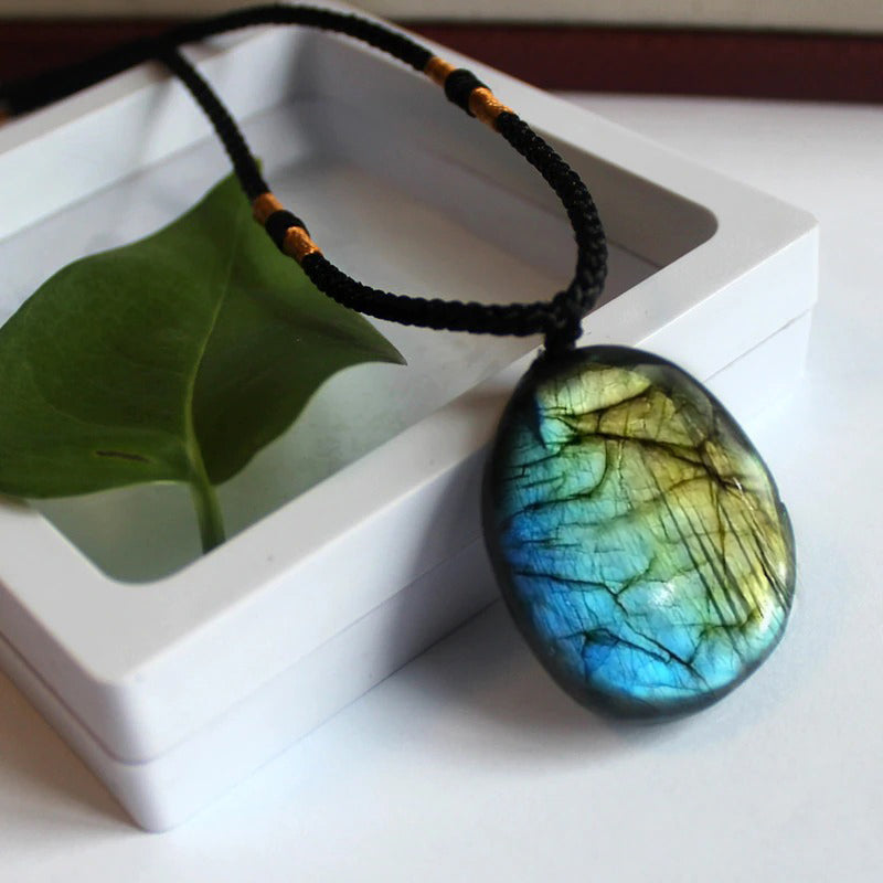 Rejuvenating Spirit - Dragon's Heart Labradorite Necklace - TeamPlanting