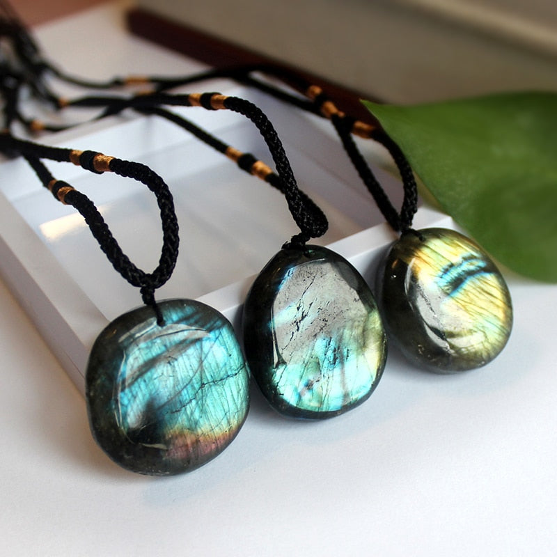 Rejuvenating Spirit - Dragon's Heart Labradorite Necklace - TeamPlanting